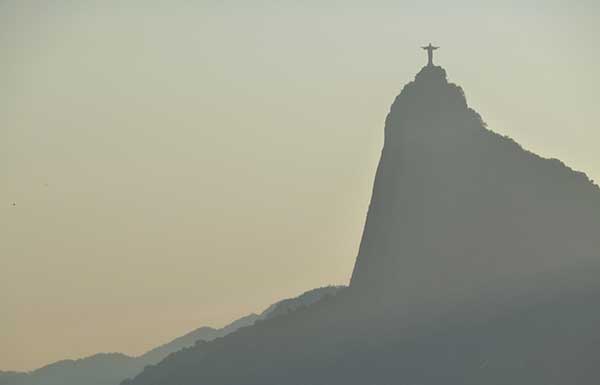 What is the statue in Rio de Janeiro called