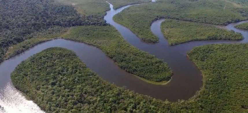 Does the Amazon River flow through Rio de Janeiro