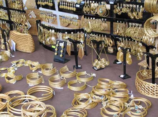 Photo of Golden grass artifacts at Feira Hippie de Ipanema