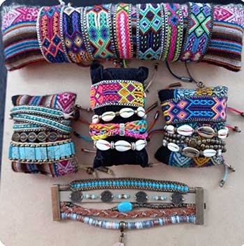 Photo of hippie bracelets at Feira Hippie de Ipanema